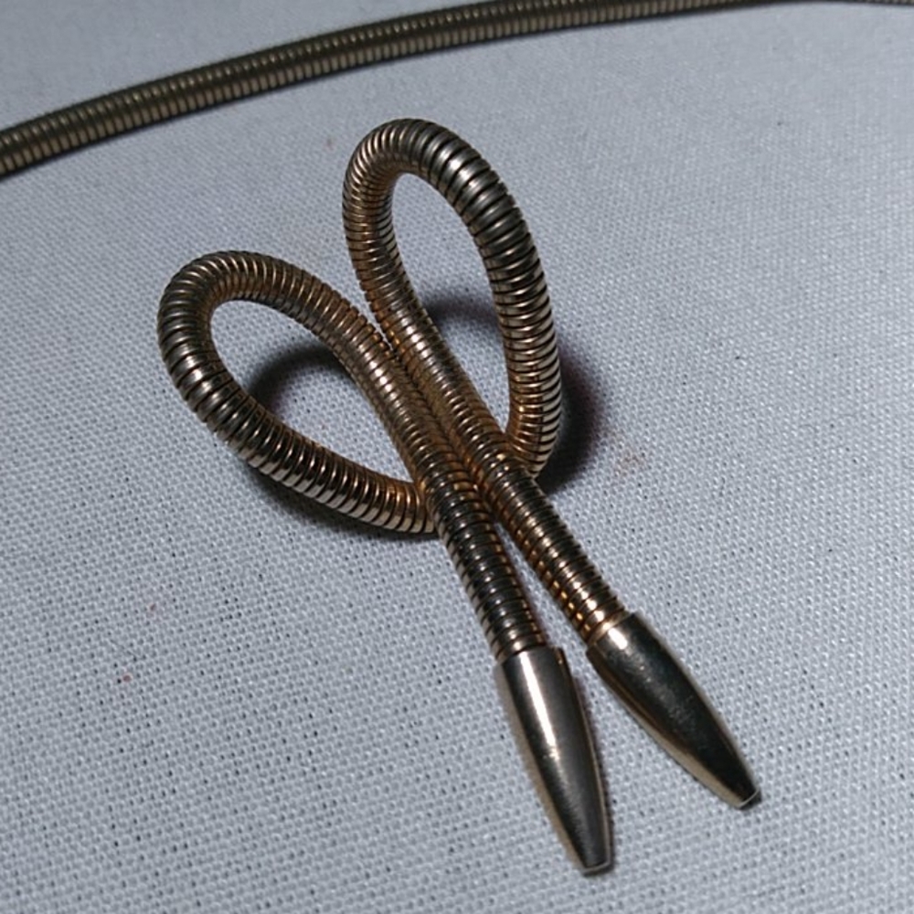 Unique Gold Tone Necklace w/Knot Dangle Pendant - Picture 6 of 7